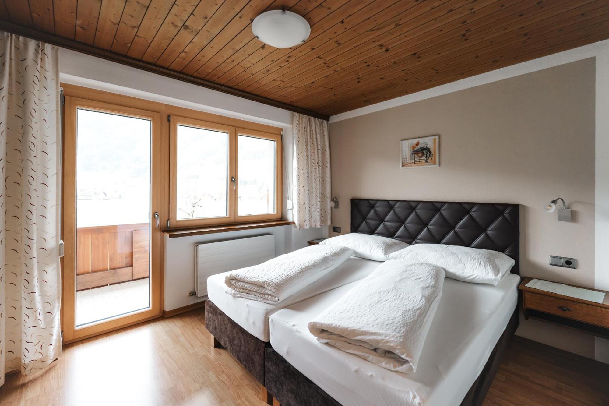 Alpenzeit Zillertal Apartments Цель-ам-Циллер Номер фото