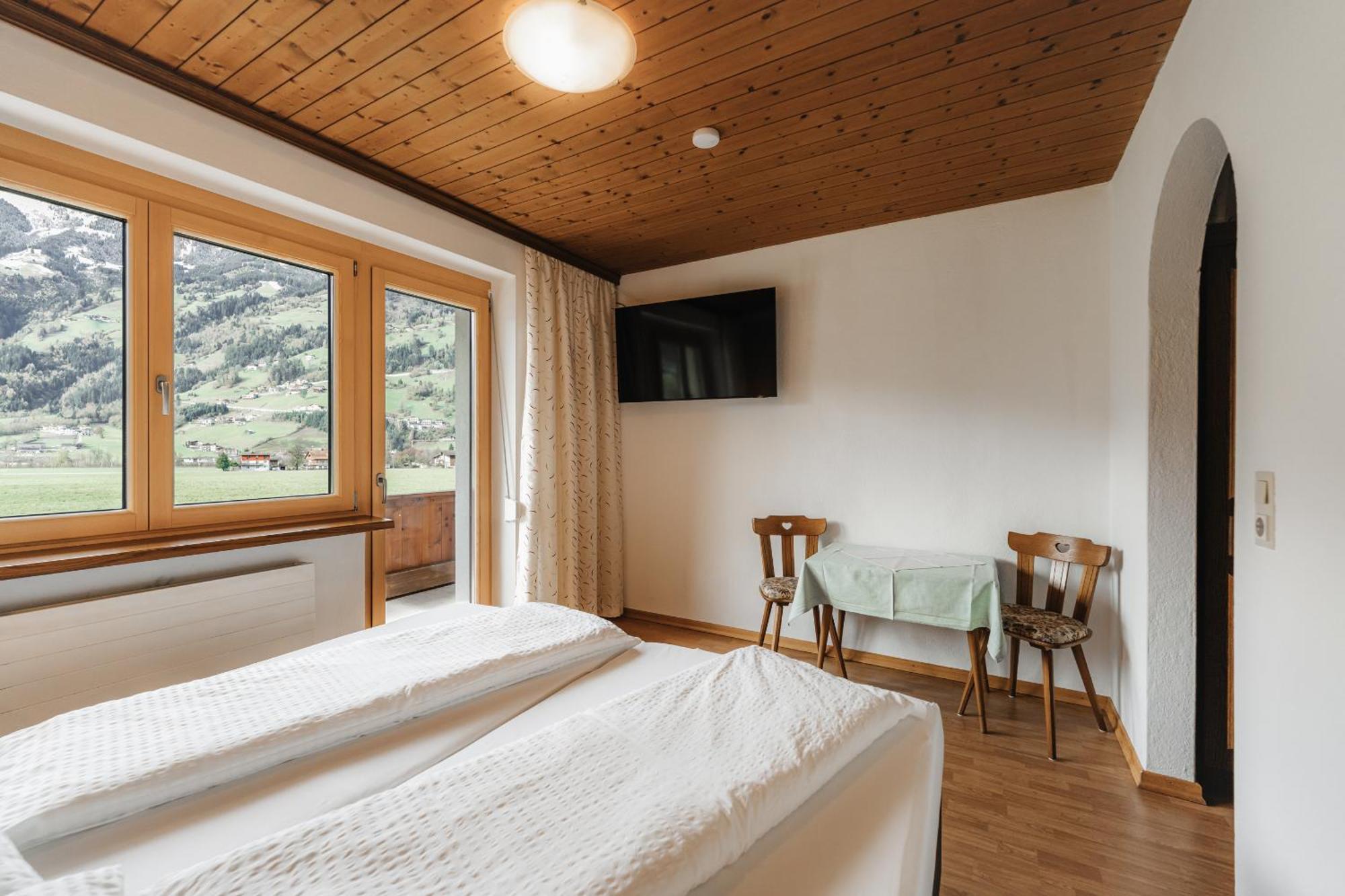 Alpenzeit Zillertal Apartments Цель-ам-Циллер Номер фото